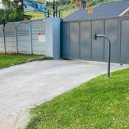 Host Hub Guest House Kempton Park Exterior foto