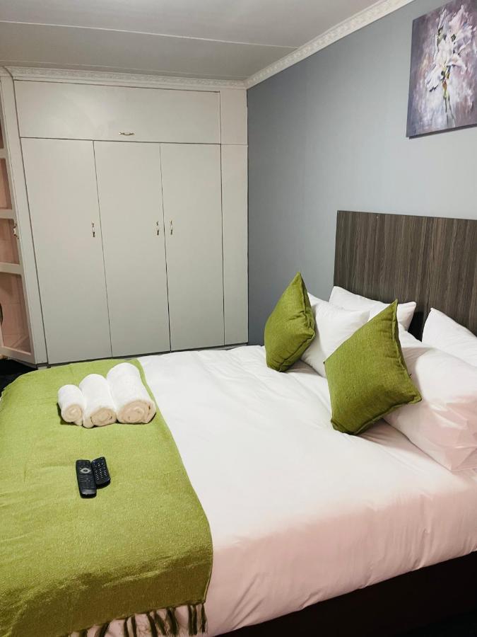 Host Hub Guest House Kempton Park Exterior foto