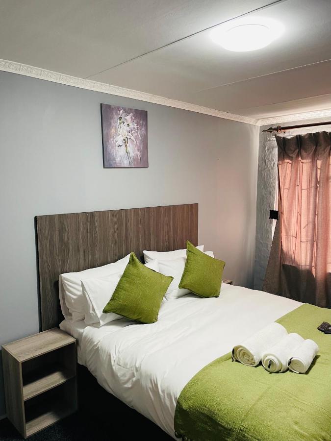 Host Hub Guest House Kempton Park Exterior foto