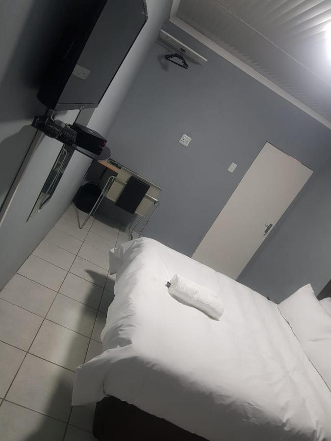 Host Hub Guest House Kempton Park Exterior foto