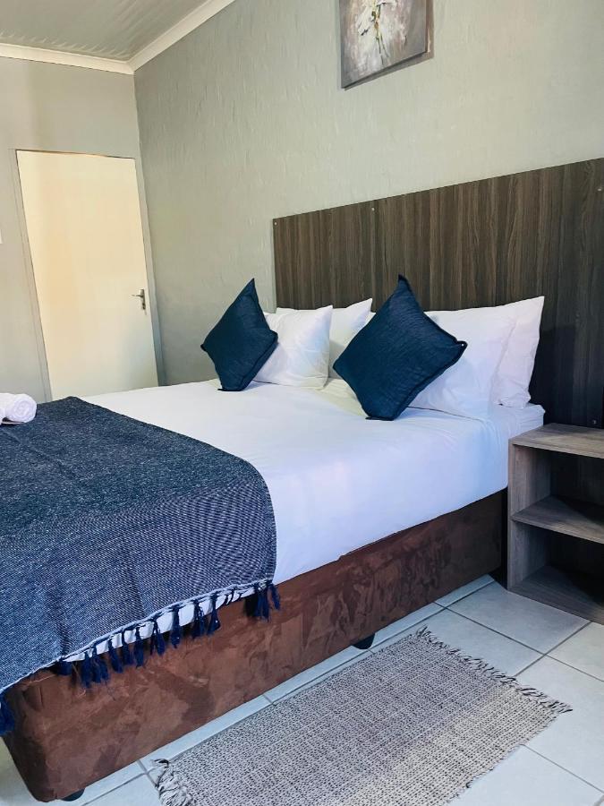 Host Hub Guest House Kempton Park Exterior foto