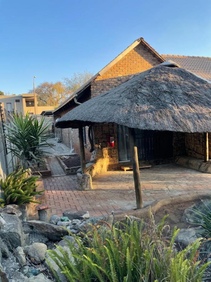 Host Hub Guest House Kempton Park Exterior foto