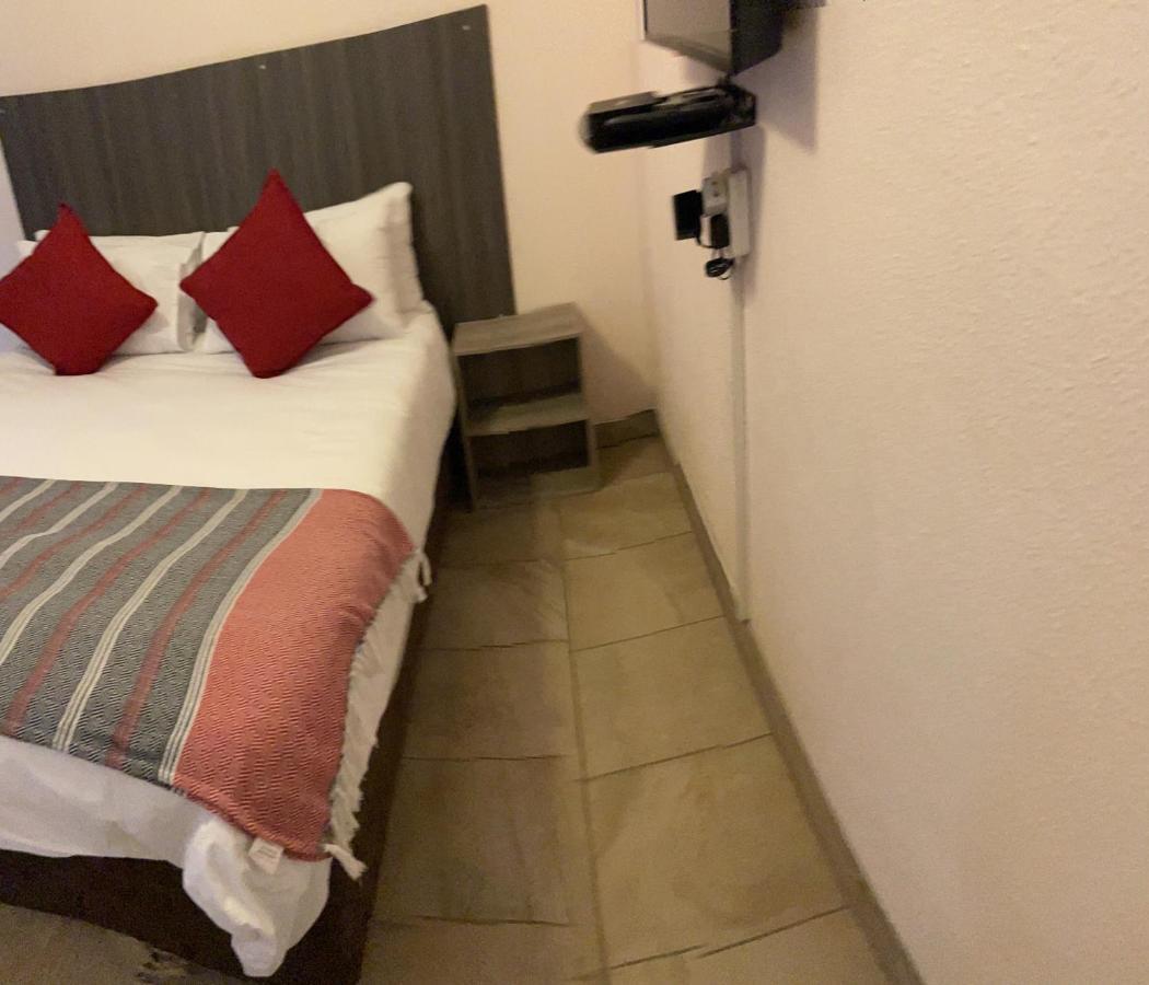 Host Hub Guest House Kempton Park Exterior foto