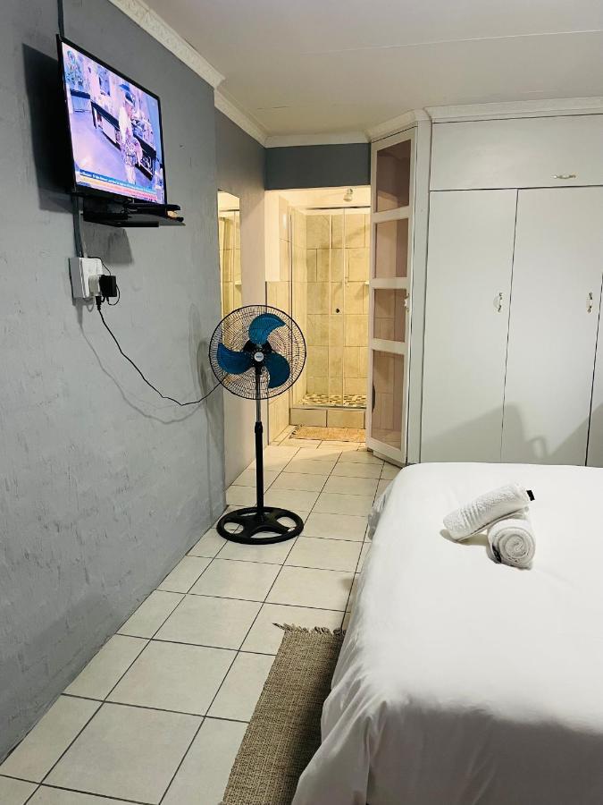 Host Hub Guest House Kempton Park Exterior foto