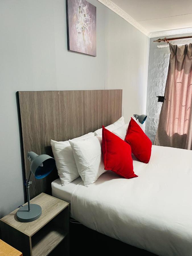 Host Hub Guest House Kempton Park Exterior foto