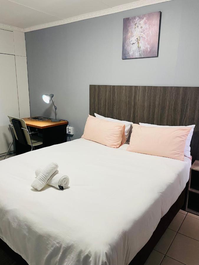 Host Hub Guest House Kempton Park Exterior foto